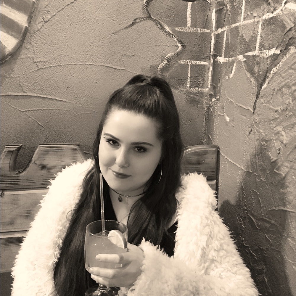 Meet your Posher, Danielle